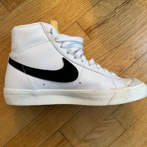 NIKE BLAZER women’s 6.5